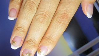 ジェルネイル シンプルフレンチと星のシール