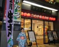 にぎわい座の前